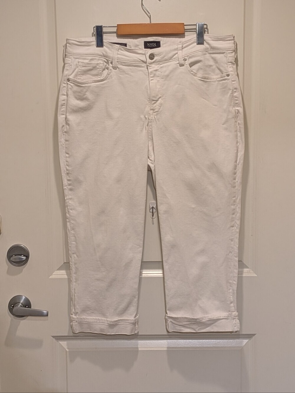 GUC NYDJ 16 Marilyn Straight Lift x Tuck Technology White Capri Jeans